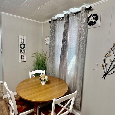 Cozy Buffalo Home-Sleeps 3 Lackawanna Buitenkant foto